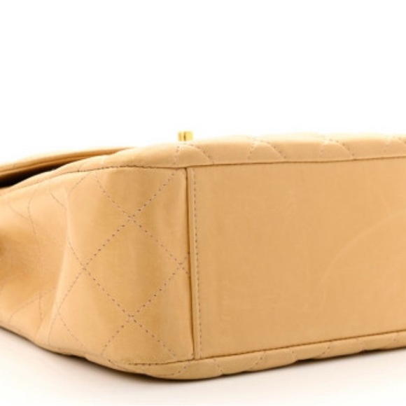 CHANEL authentic Lambskin Quilted Flap Shoulder Bag in Beige. - Picture 9 of 11